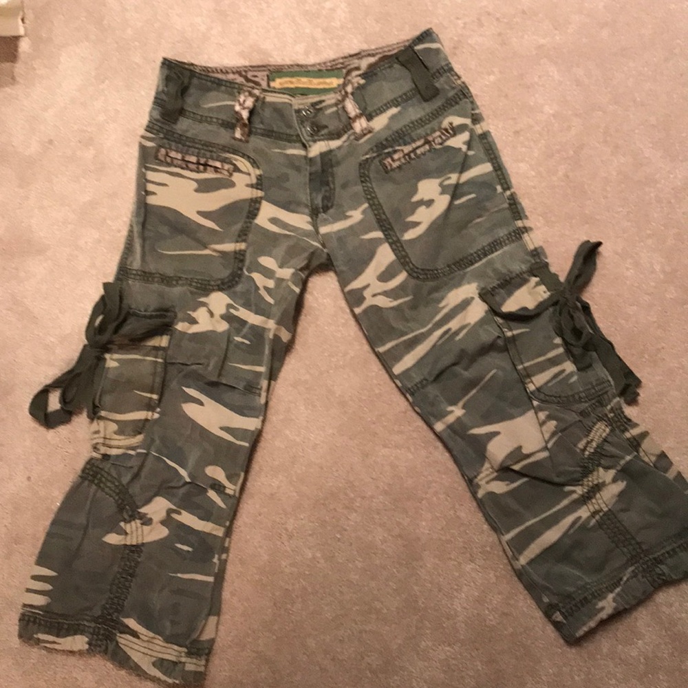 Camo capris